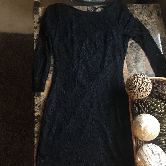 The black dress - Picture 2 of 2